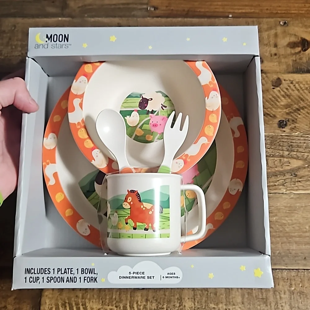 MOON AND STARS FARM THEME 5 PIECE DINNERWARE SET: NEW IN PACKAGE